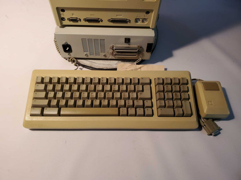 Macintosh Plus 1MB + Mouse + Keyboard + Bag (