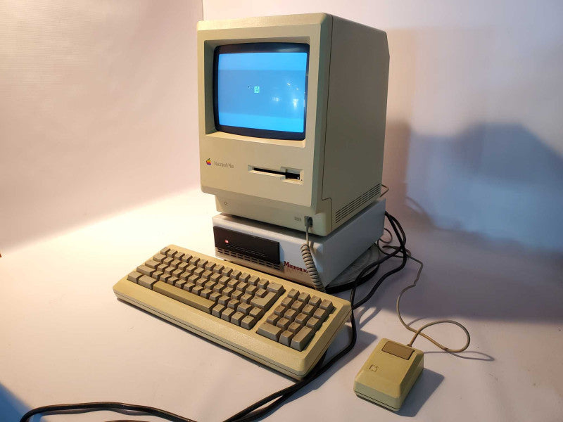 Macintosh Plus 1MB + Mouse + Keyboard + Bag (