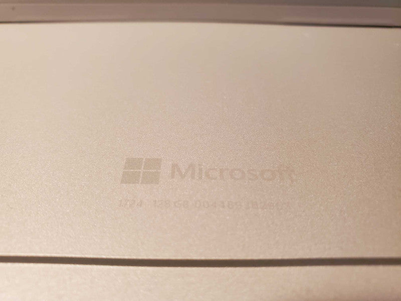 Microsoft Surface Pro 4 Core i5-6300U @ 2.40ghz 8GB DDR3 256GB SSD (