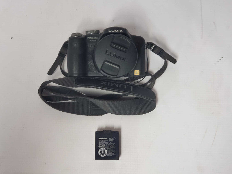 Pansonic Lumix DMC-FZ18 8.1MP Digital Camera |
