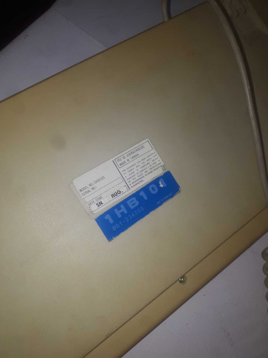 VINTAGE 5 PIN UN NAMED  MADE IN TAIWAN CLICKY KEYBOARD  MODEL-1HB101