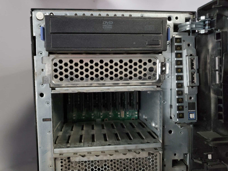 Lenovo x3500 M4 Xeon E5-2609 @ 2.4GHz 8GB DDR3 8x 2.5\\" No HDD Q(
