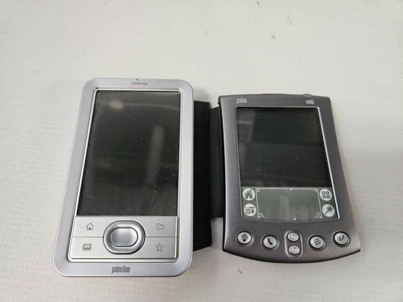Palm Pilot M515 PDA with 1 Stylus, Charging Base + Charger )