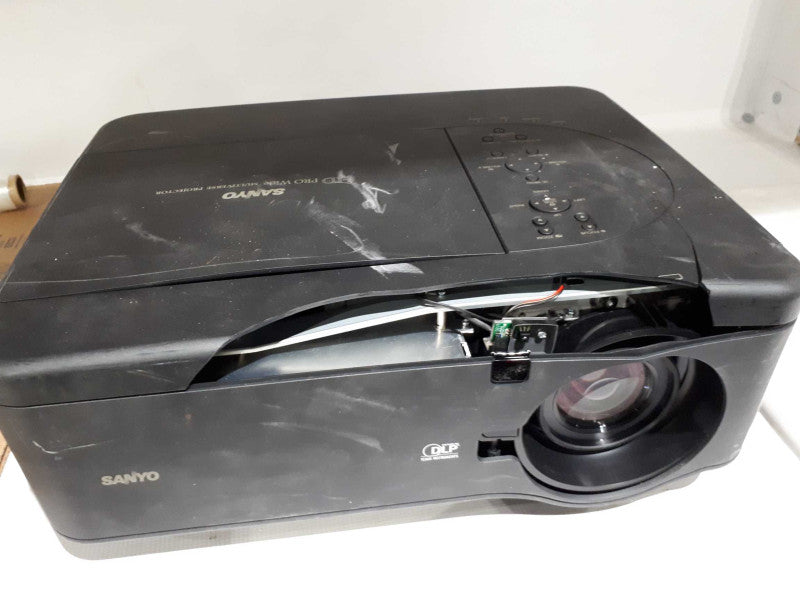 Sanyo PDG-DWT50L DLP Projector &