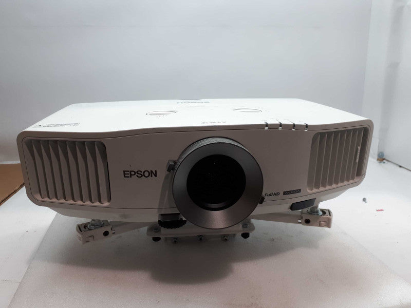 Epson Projector g5450wu with roof mounting hardware- Need lamp &