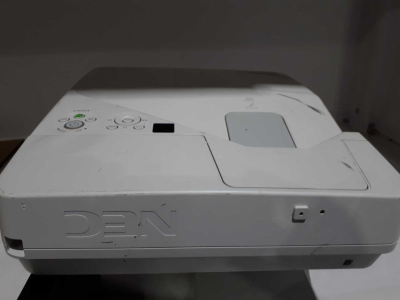 NEC NP-UM361X 3LCD Projector Ultra  3600 Lumens with mounting hardware &