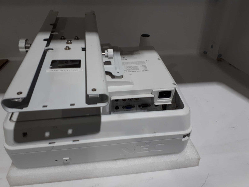 NEC NP-UM361X 3LCD Projector Ultra  3600 Lumens with mounting hardware &