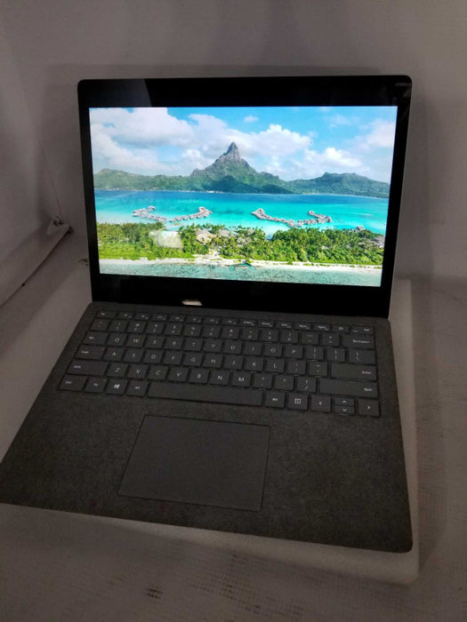 Microsoft Surface - i7-7660U 2.5GHz, 8GB RAM - Read