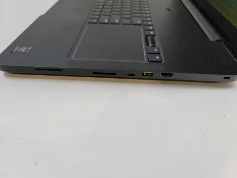 Razer Blade Pro 2017 17\\" i7-6700HQ, 2 GB GeForce GTX 1060, 240GB SSD + 1 TB