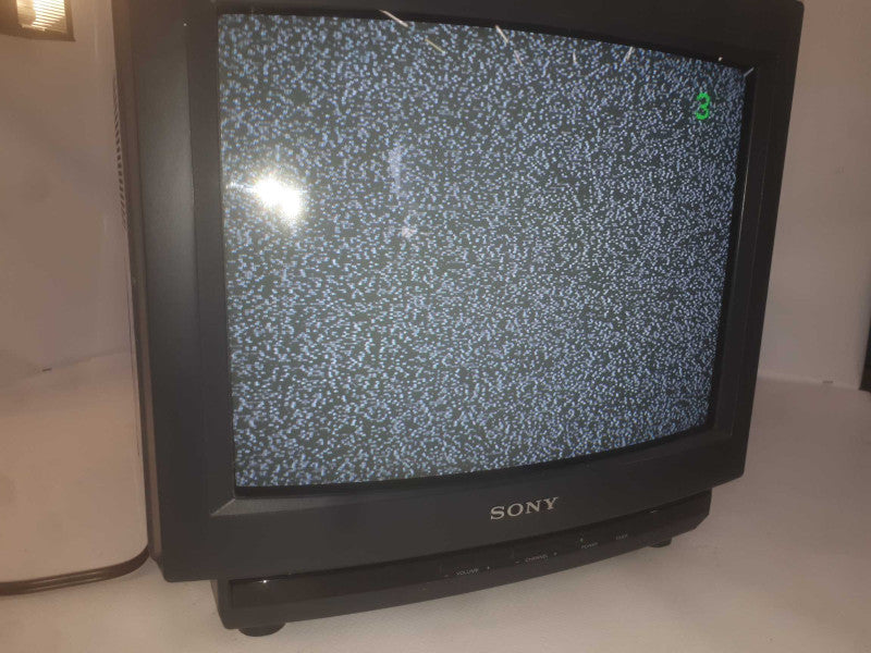 Sony Trinitron model KV-13TR14 aug 1990 VINTAGE no remote