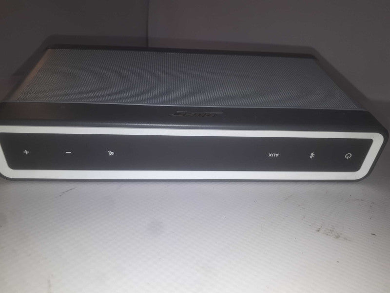 Bose soundlink Bluetooth speaker 3 with adapter