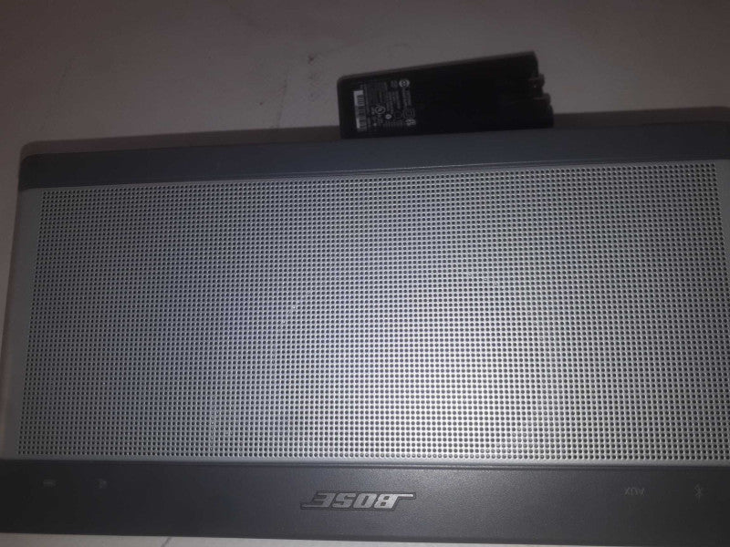 Bose soundlink Bluetooth speaker 3 with adapter