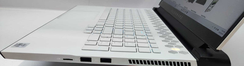 ALIENWARE M17 R3 17.3\\" UHD 4K I9-10980HK 2TB SSD 32GB  RTX 2070 Super