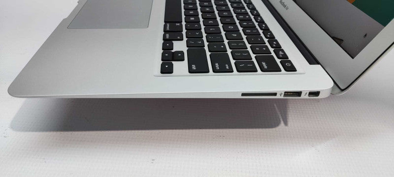 Apple MacBook Air 13 inch 2017 - 1.8 GHz Intel Core i5 Dual Core 8GB RAM