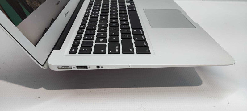 Apple MacBook Air 13 inch 2017 - 1.8 GHz Intel Core i5 Dual Core 8GB RAM