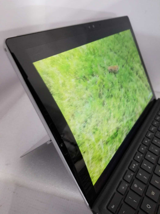 Surface Pro 4 - i5-6300U 2.4GHz, 8GB RAM - READ