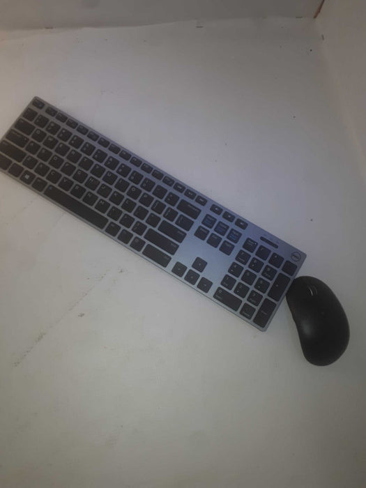 Dell Keyboard wireless blutooth with dongle and mouse WK717