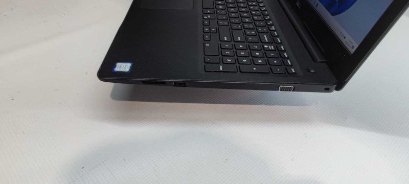 Dell Latitude 3590 15\\" Intel i7-8550U 16GB RAM 256GB SSD