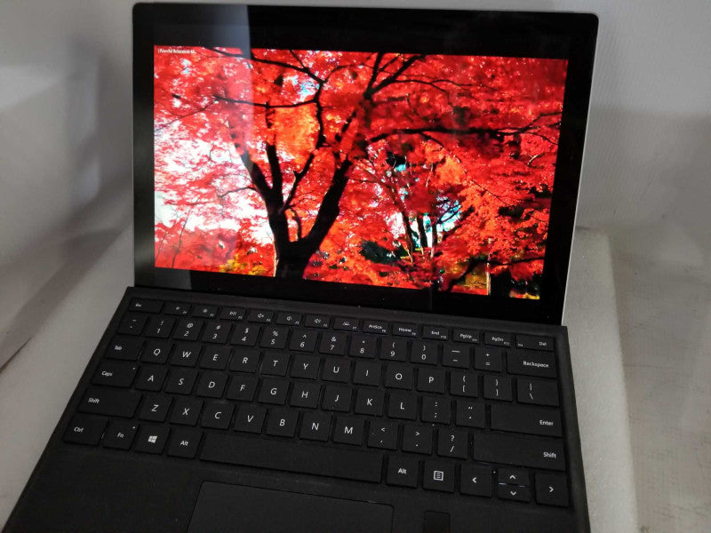 Surface Pro 5 - i7-7660U 2.5GHz, 8GB RAM, 256GB SSD