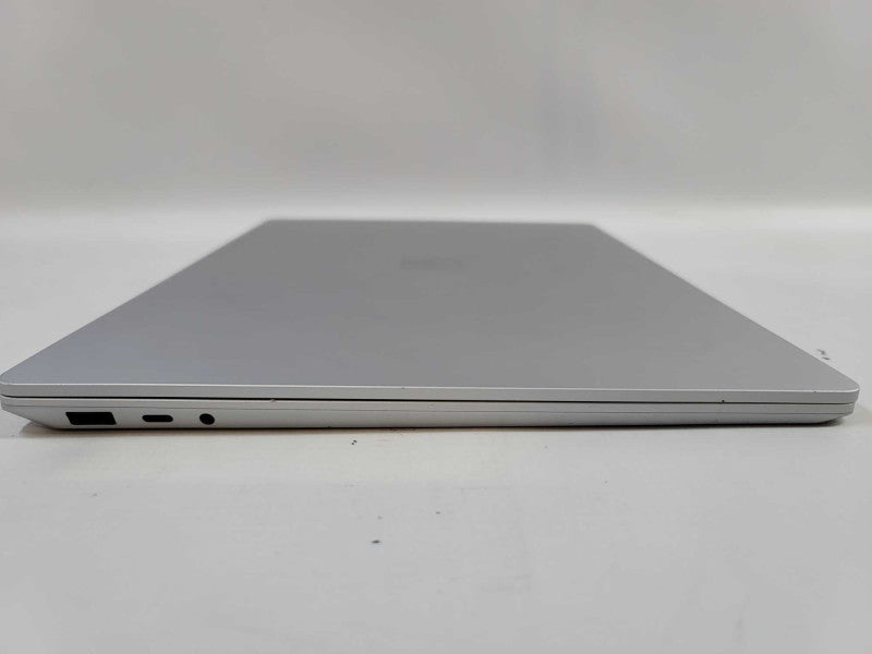 Microsoft Surface Laptop 3 i7-1065G7, 16GB DDR4, 256 GB SSD* Cracked Screen*