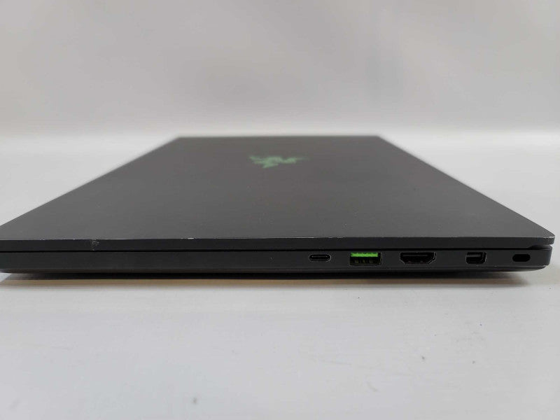 RazerBlade 15 RZ09-0301 i7-9750H, 4GB GeForce RTX 2080, 16GB DDR4, 500GB SSD