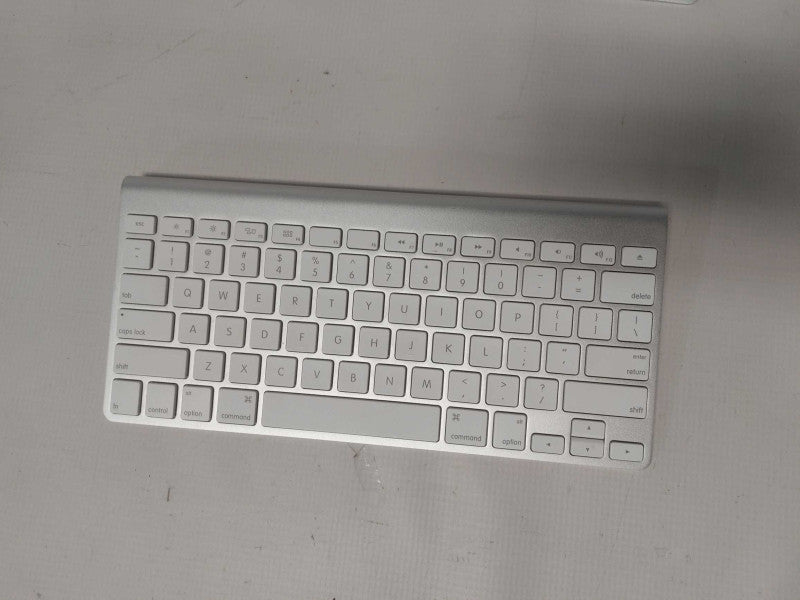 Apple A1314 Wireless Keyboard Q