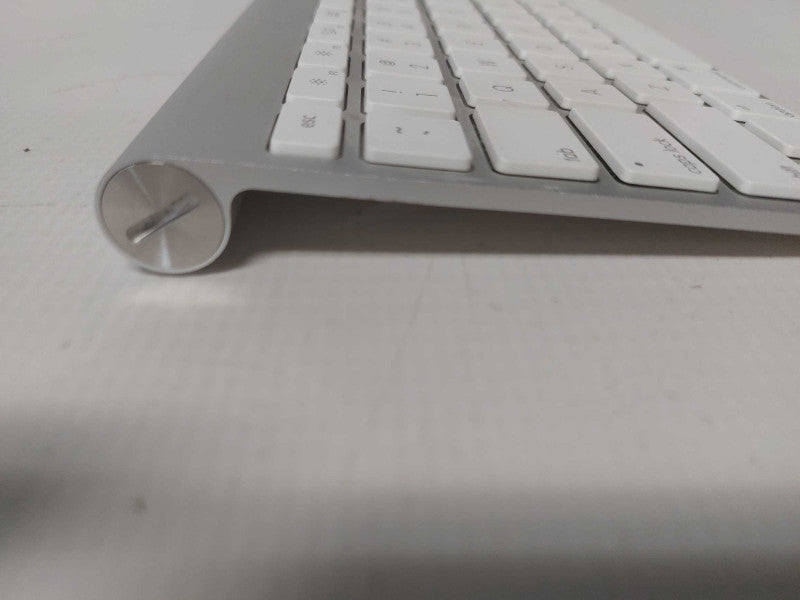 Apple A1314 Wireless Keyboard Q