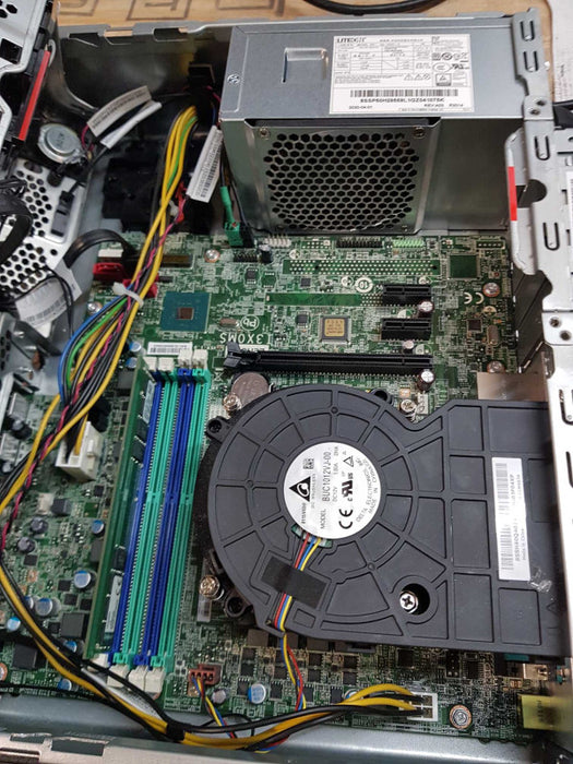 Lenovo ThinkCenter M720s - Intel i5-9400 @ 2.90 GHZ 8GB DDR4