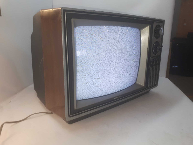 Vintage Toshiba october 1977  Blackstripe crt 18\\" tv