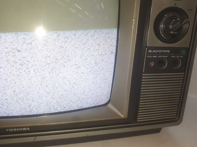 Vintage Toshiba october 1977  Blackstripe crt 18\\" tv