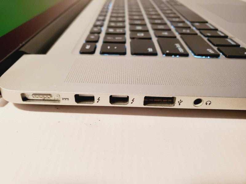 MacBook Pro 2015 Core i7-4870HQ @ 2.2GHz 16GB DDR3 250GB SSD M370x 2GB 15\\" (