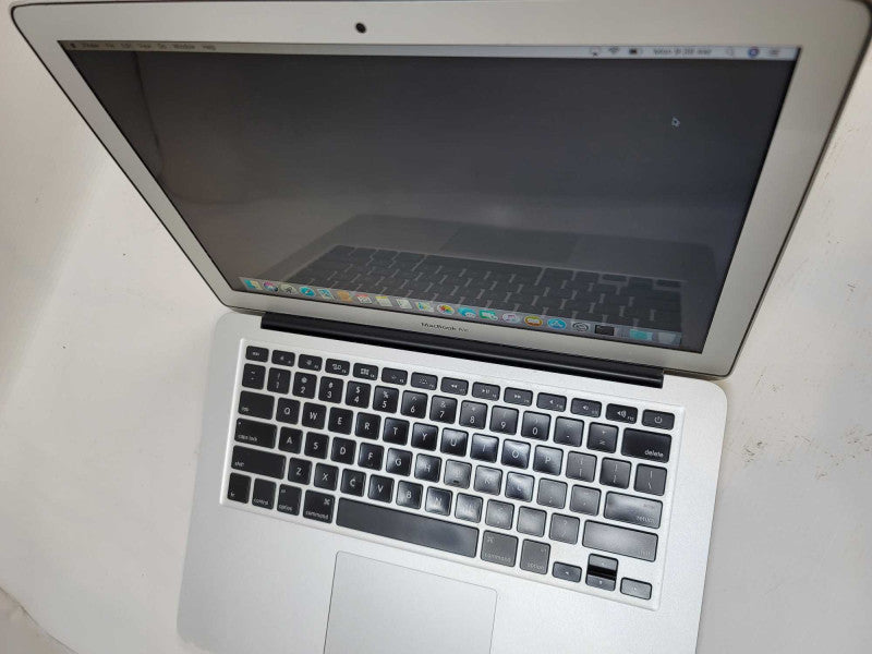 MacBook Air 2014 13\\" i5-4260U @ 1.40GHz, 8GB DDR3, 256GB SSD **Loose Hinge