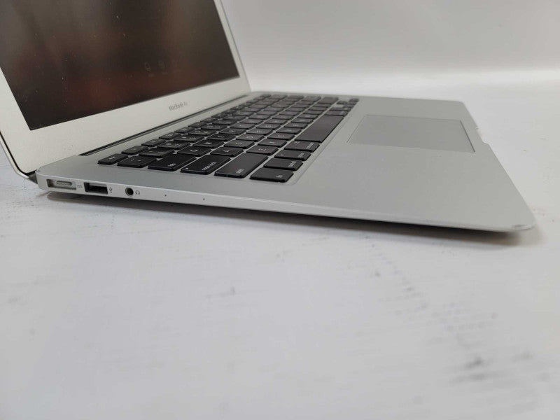 MacBook Air 2015 13\\" i5-5250U @ 1.60GHz, 8GB DDR3, 500GB SSD **READ