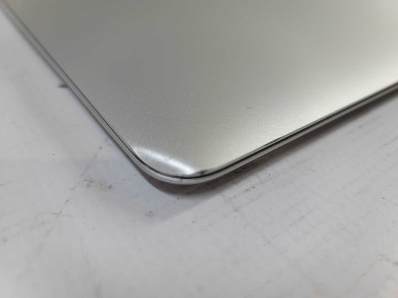 MacBook Air 2015 13\\" i5-5250U @ 1.60GHz, 8GB DDR3, 500GB SSD **READ