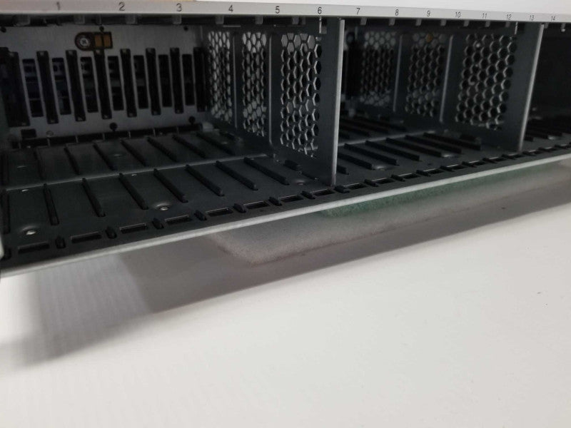 Netapp Naj-1001 sas array 24x 2.5\\" Slots / 2x controllers 6gbps / 2x PSU #