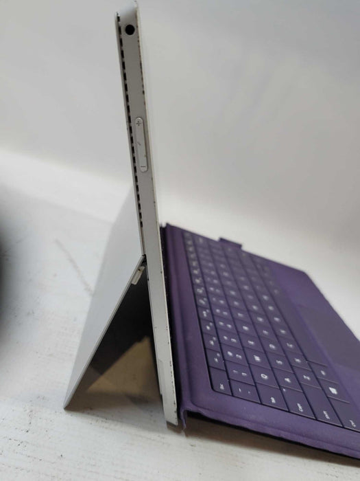 Microsoft Surface Pro 3 w/ detachable Keyboard i5-4300U, 4GB DDR3, 128GB SSD Î²