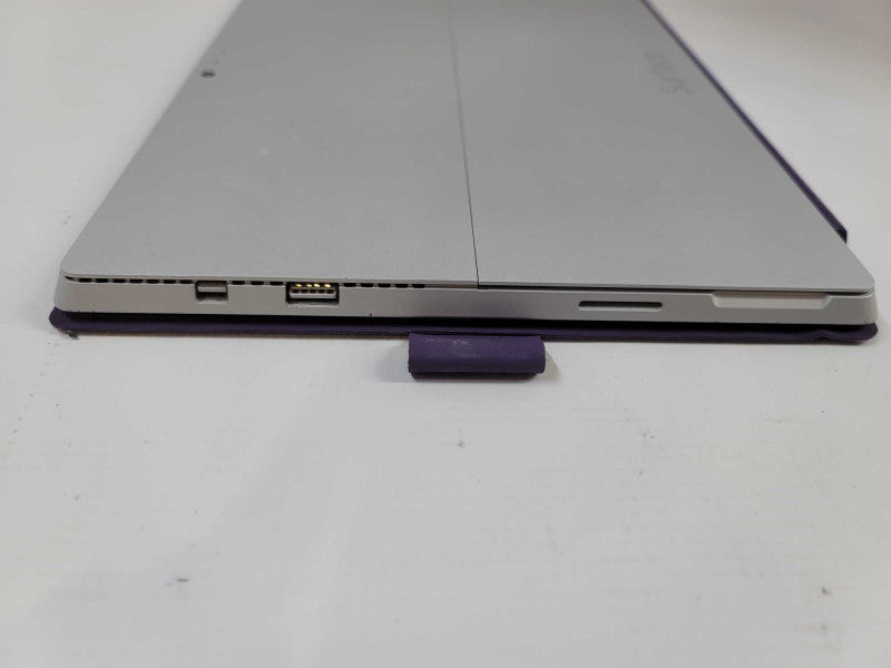 Microsoft Surface Pro 3 w/ detachable Keyboard i5-4300U, 4GB DDR3, 128GB SSD Î²