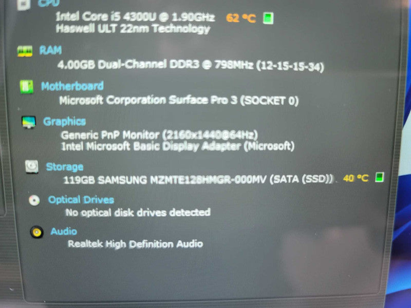 Microsoft Surface Pro 3 w/ detachable Keyboard i5-4300U, 4GB DDR3, 128GB SSD Î²