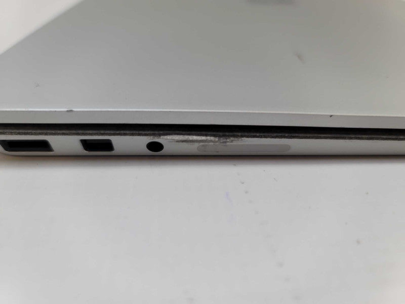 Microsoft Surface Laptop 2 i5-8350U @ 1.70GHz, 16GB DDR3, 256GB SSD Î²