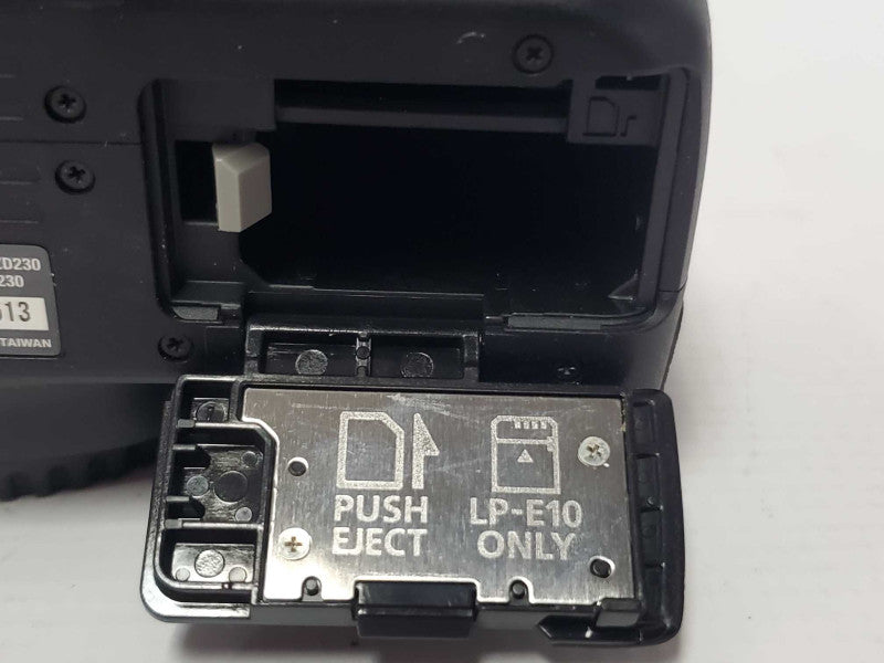 Canon EOS Rebel T100 18MP Digital Camera (READ) |