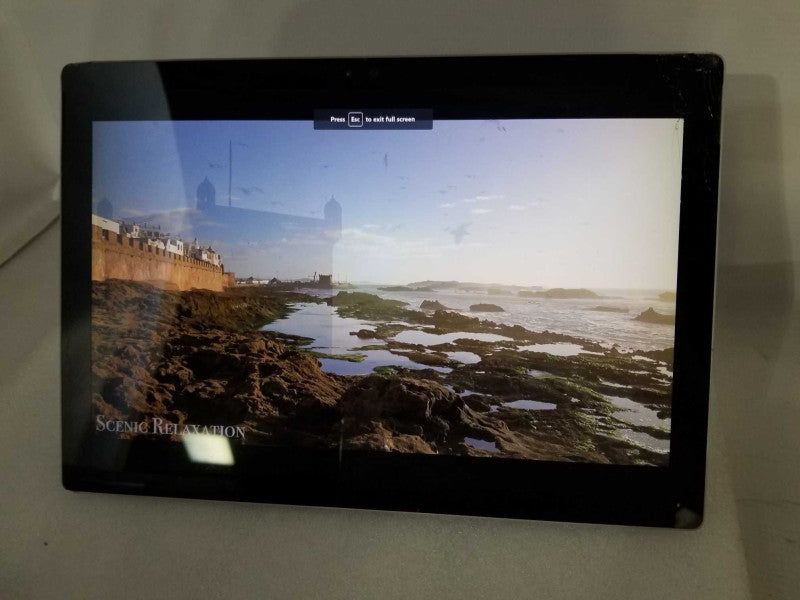 Microsoft Surface Pro 4 - i5-6300U, 4GB RAM, 128GB SSD - READ