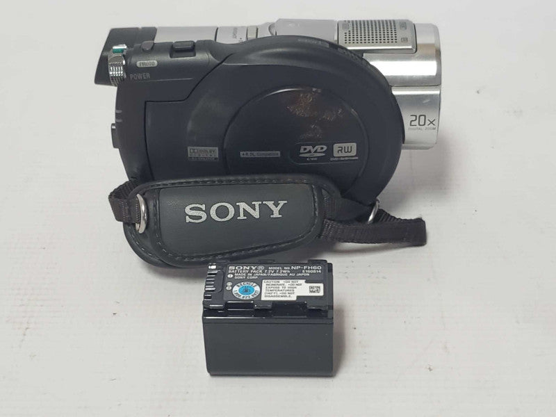 SONY DCR-DVD508 DVD Camcorder with Case |