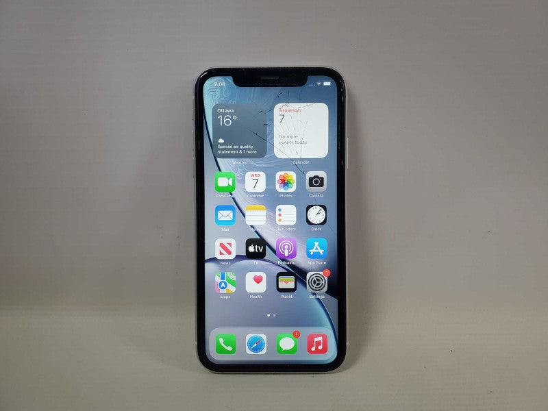 Apple iPhone XR 64GB Unlocked - White **READ** )