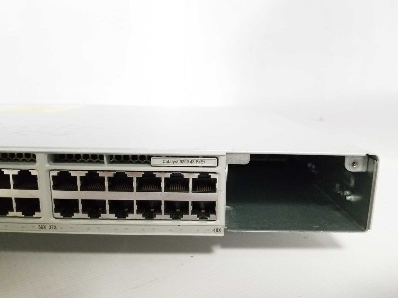Cisco C9200-48P-E Catalyst 9200 48-Port Gigabit PoE+ Switch, 1x PSU Q_