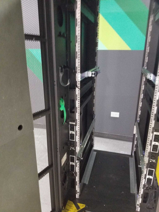 IBM 7014-T00 36U Server Rack Cabinet Enclosure 172.5x 64X110cm, READ _