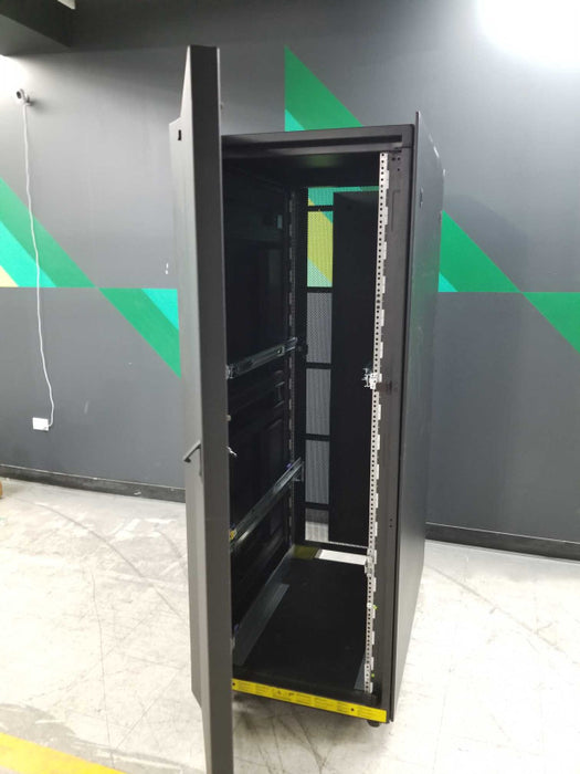 IBM 7014-T00 36U Server Rack Cabinet Enclosure 172.5x 64X110cm, READ _