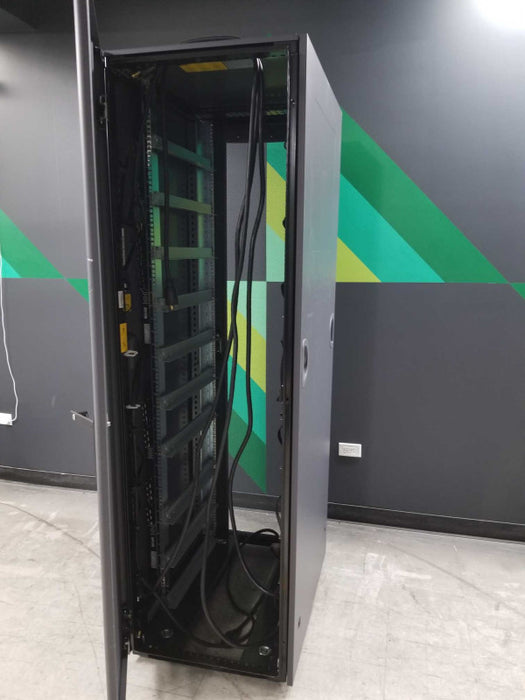 NETAPP NAC-0501 42U SERVER RACK CABINET w/ 2x Spectrum Power 72A-130BMLEN-02  _