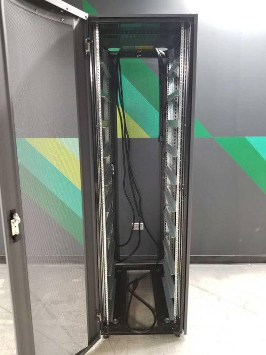 NETAPP NAC-0501 42U SERVER RACK CABINET w/ 2x Spectrum Power 72A-130BMLEN-02  _