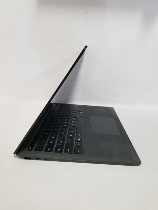 Surface Laptop 2 i7-8650U @ 1.90ghz / 8gb ram / 256gb NvME SSD - READ #\t #