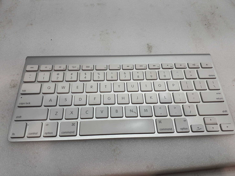 GENUINE Apple A1314 Wireless Keyboard White Keys Aluminum Metal &